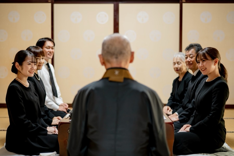 ご住職とお話しする様子