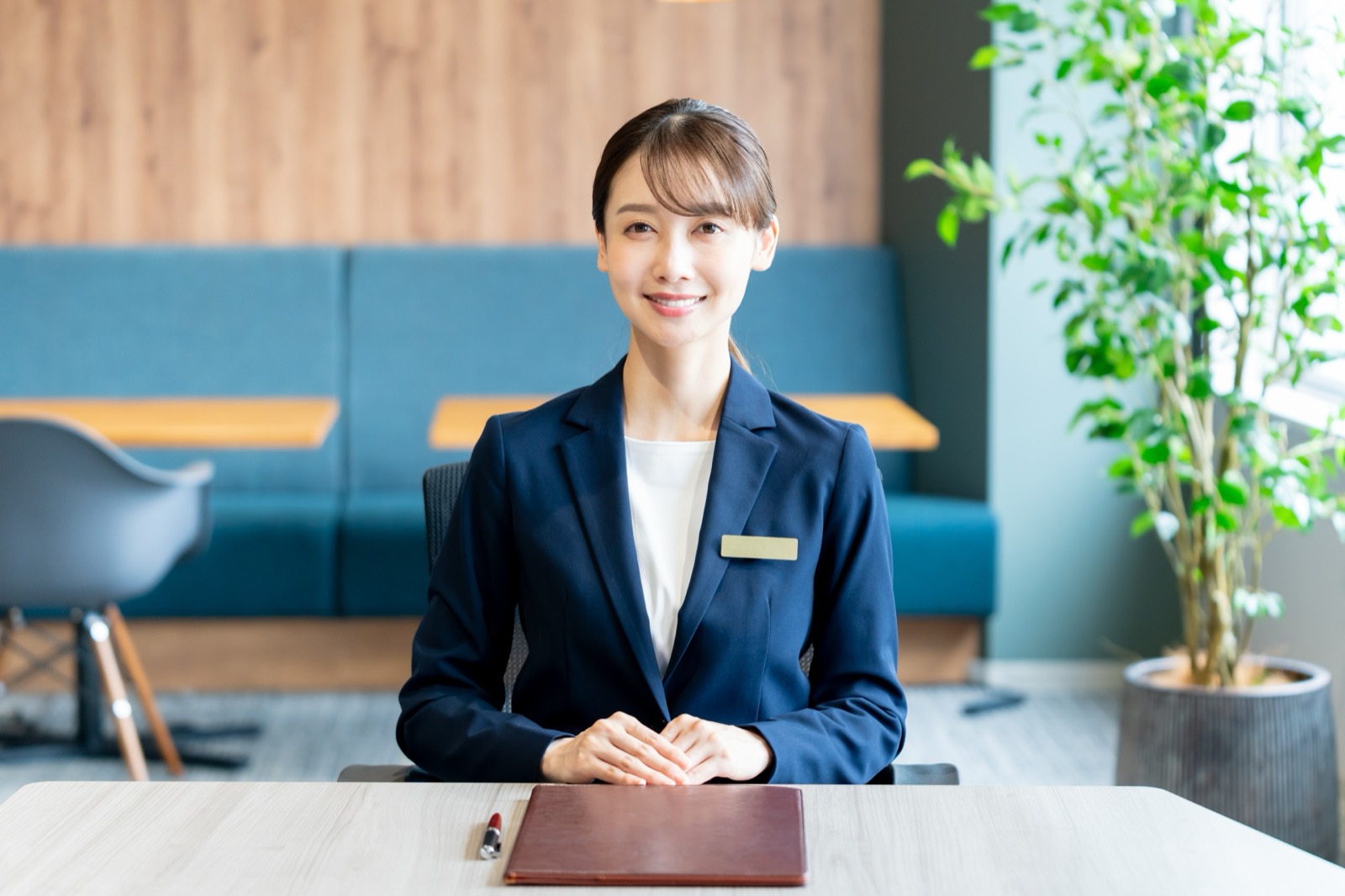 笑顔でご相談をお受けするスタッフ